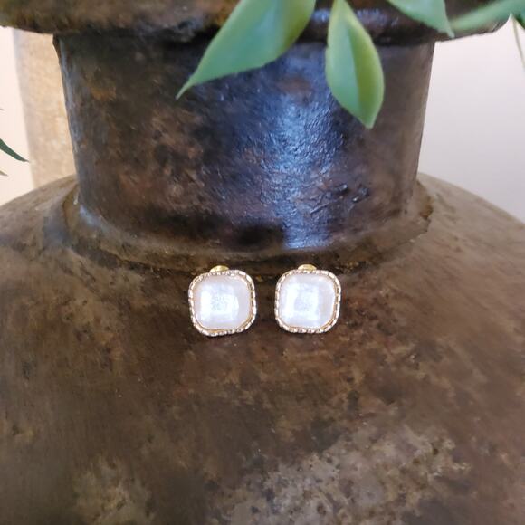 Women's Fashion Homaica Marble Stud Earrings in Champagne White - Picture 6 of 10
